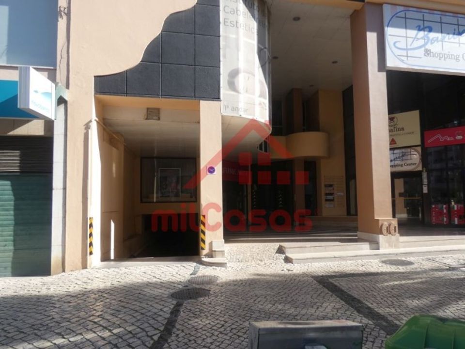 Parkeringsplads i Matacaes, Lisbon - foto 2