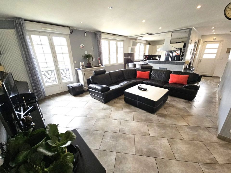 Villa i Chennevieres-sur-Marne, Val-de-Marne - foto 1