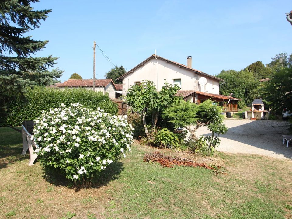 Landsbyhus i Mazerolles, Charente - foto 1