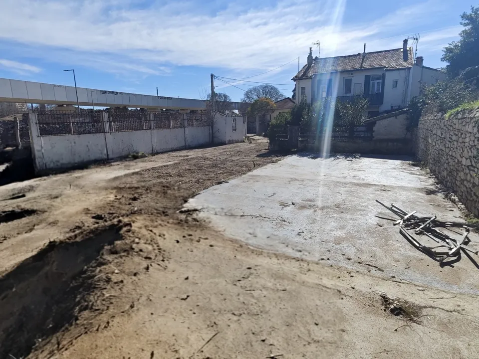 Helårsgrund i Nimes, Gard - foto 1