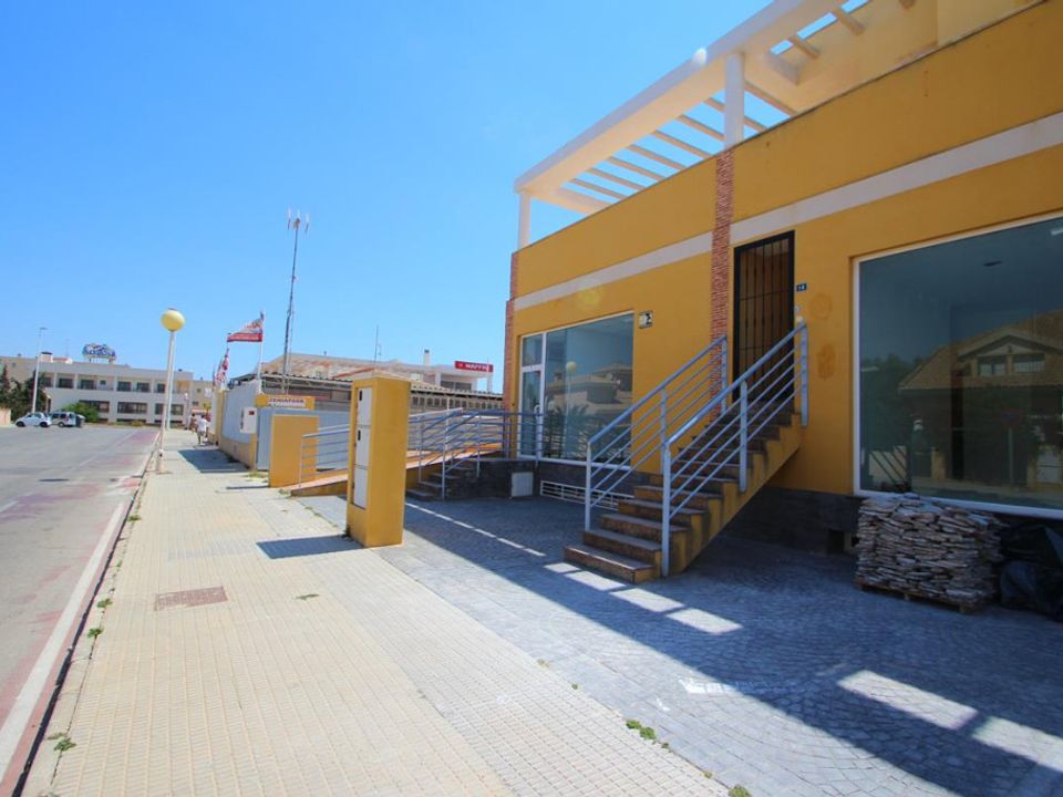Erhvervsejendom i La Zenia, Alicante - foto 4