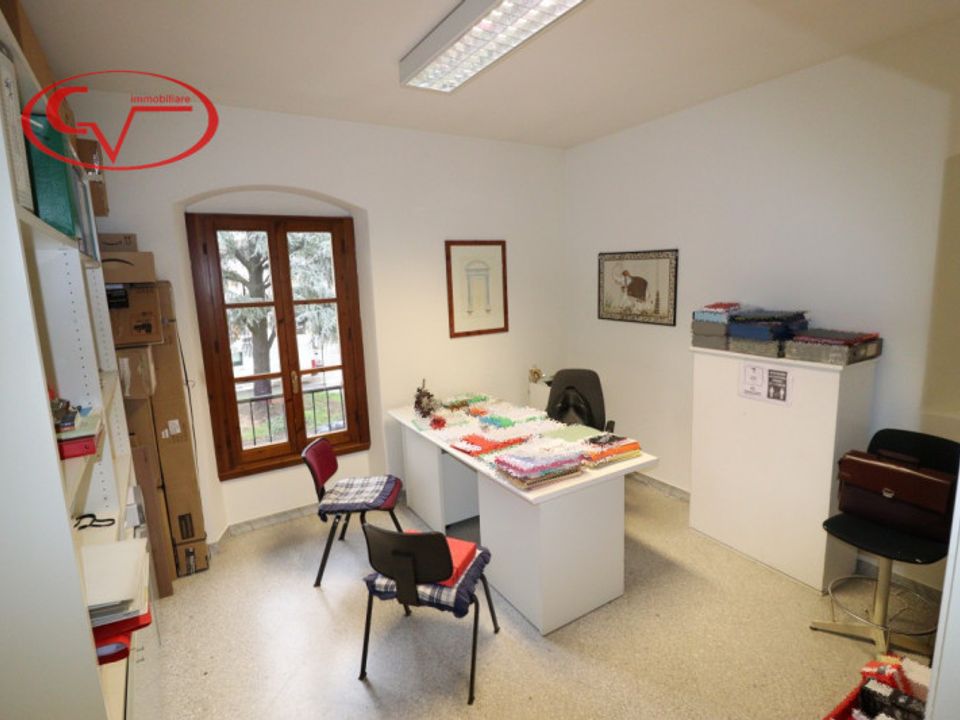 Erhvervsejendom i Montevarchi, Arezzo - foto 1