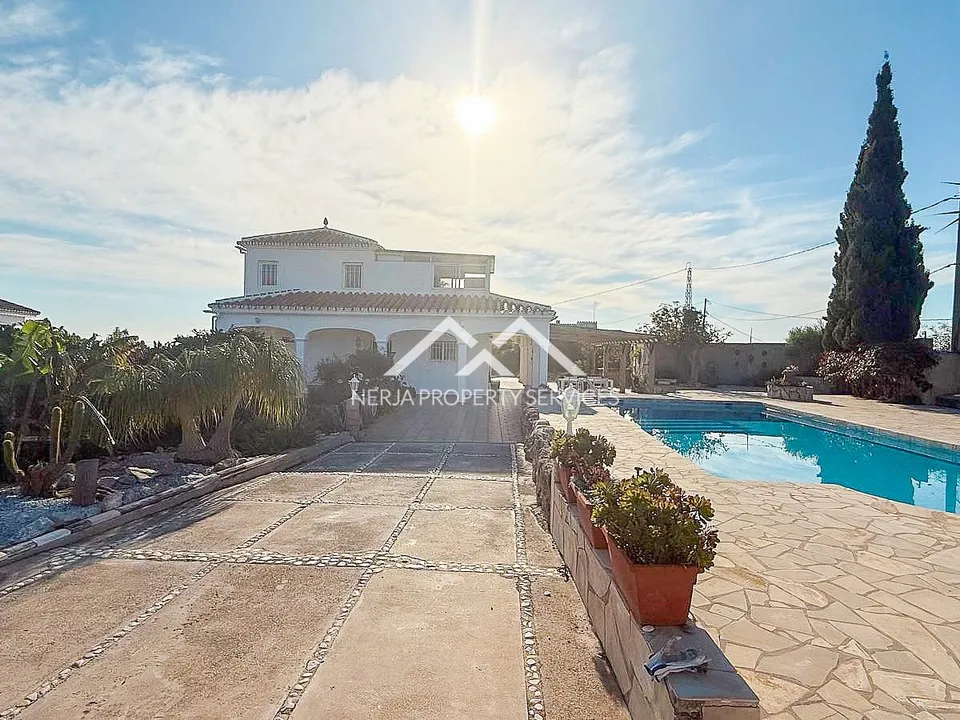 Villa i Nerja, Malaga - foto 1
