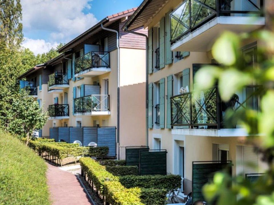 Erhvervsejendom i Divonne-les-Bains, Ain - foto 1