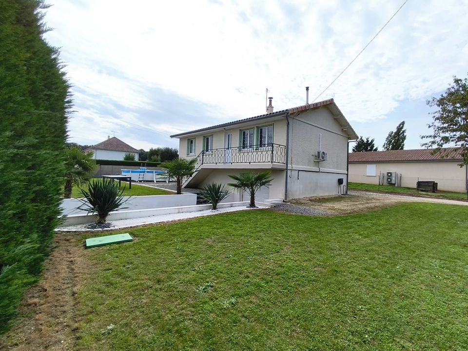 Villa in Fleuré, Vienne - foto 1
