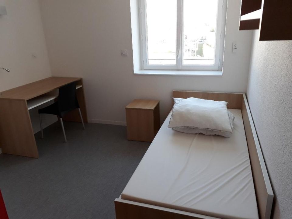 Apartment in Oyonnax, Ain - photo 3