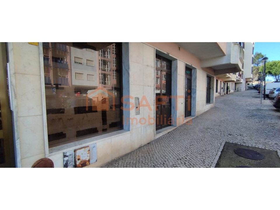 Erhvervsejendom i Cacem, Lisbon - foto 1