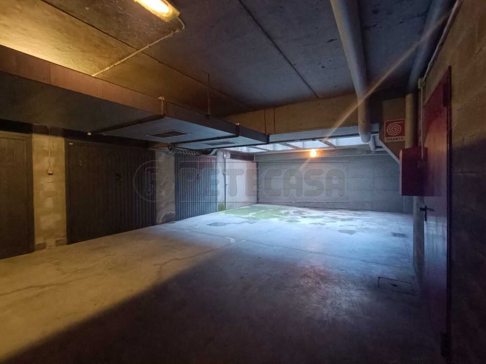 Garage i Cremona, Cremona - foto 3