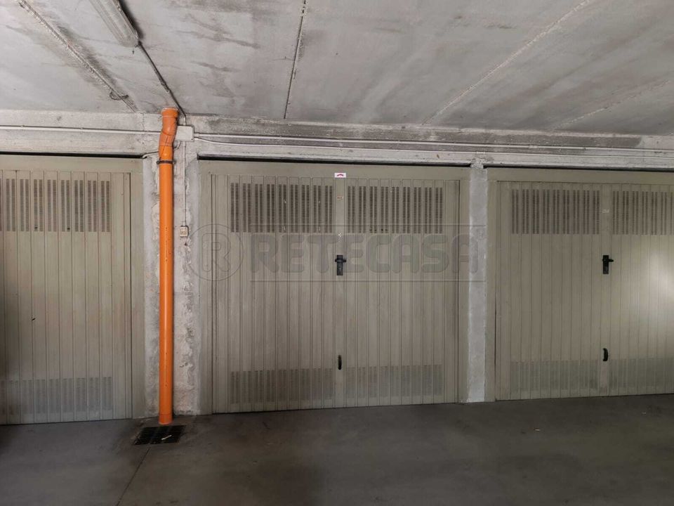 Garage i Cremona, Cremona - foto 2