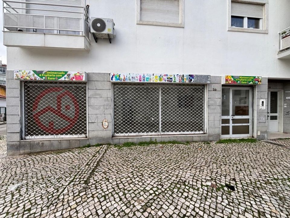 Erhvervsejendom i Laranjeiro, Setubal - foto 1