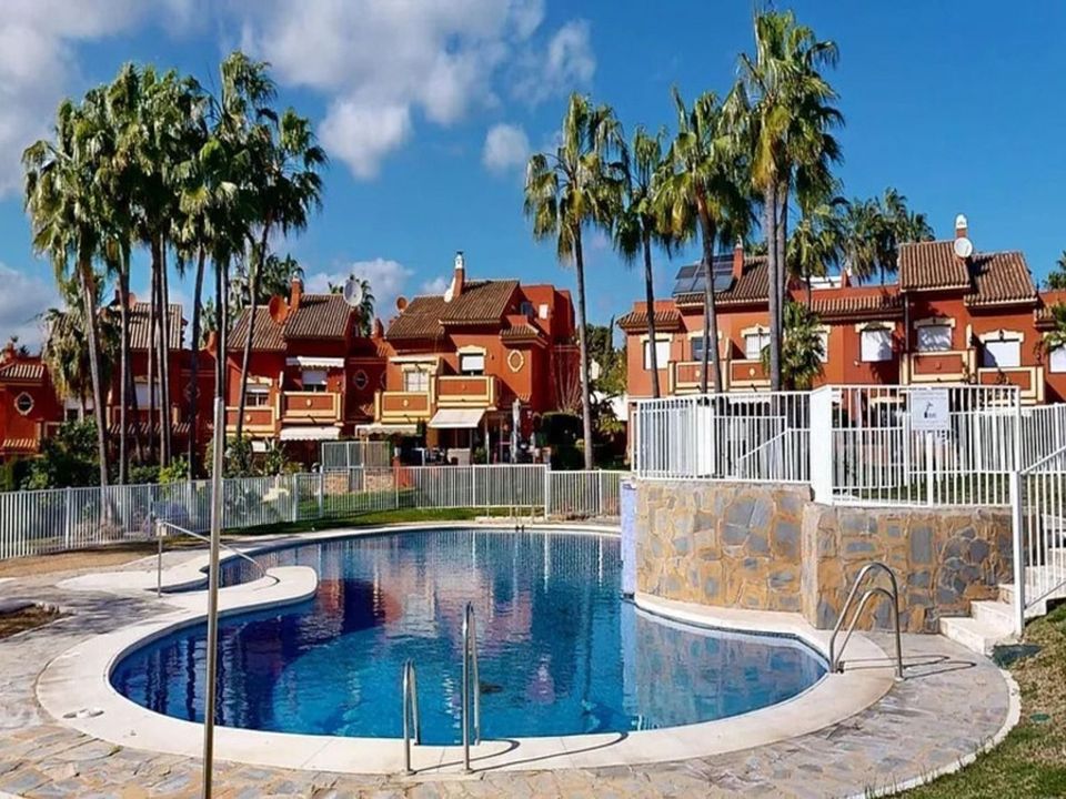 Casa de cidade em Atalaya Isdabe, Malaga - foto 1
