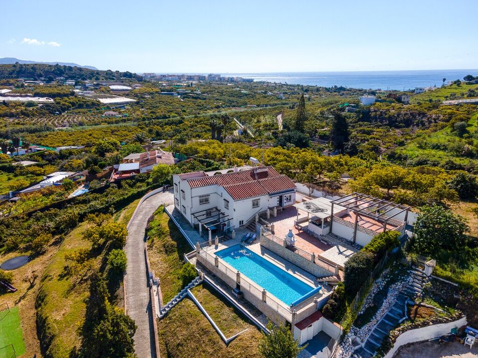 Villa i Nerja, Malaga - foto 1