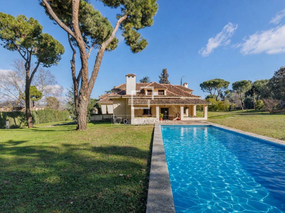 Villa i Pozuelo De Alarcon, Madrid - foto 1