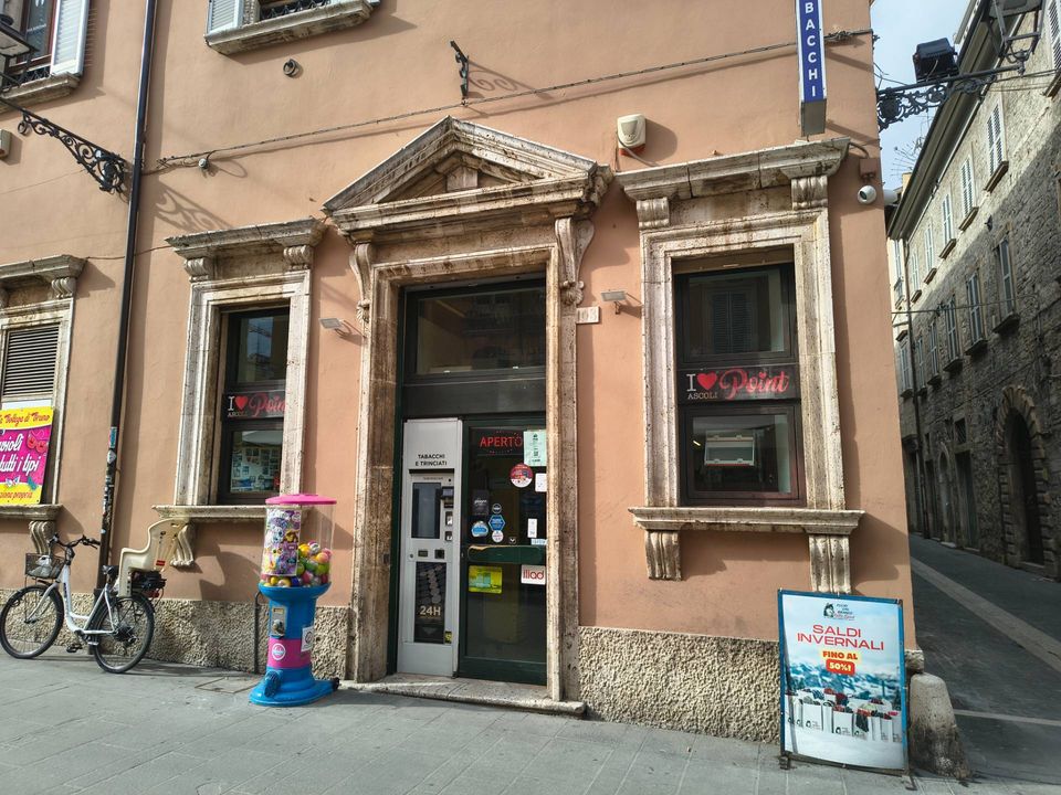 Erhvervsejendom i Ascoli Piceno, Ascoli Piceno - foto 1