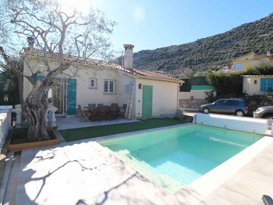 Villa a Chateauneuf-Villevieille, Alpes-Maritimes - foto 1