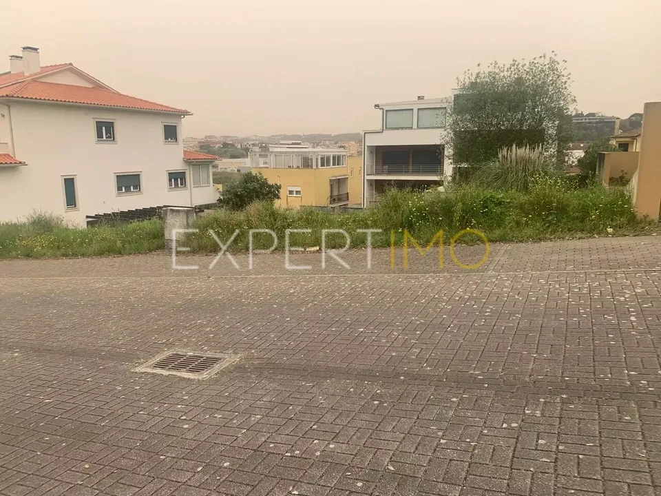 Helårsgrund i Parceiros e Azoia, Leiria - foto 1