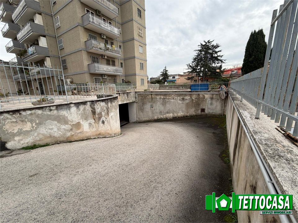 Parkeringsplads i Marigliano, Naples - foto 1