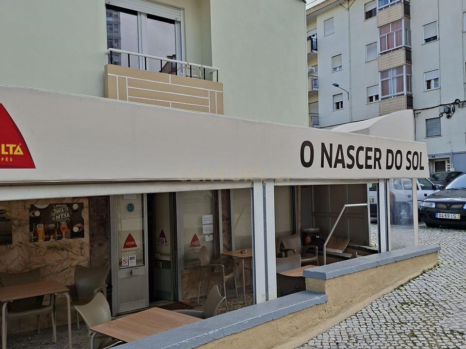 Erhvervsejendom i Amadora, Lisbon - foto 1