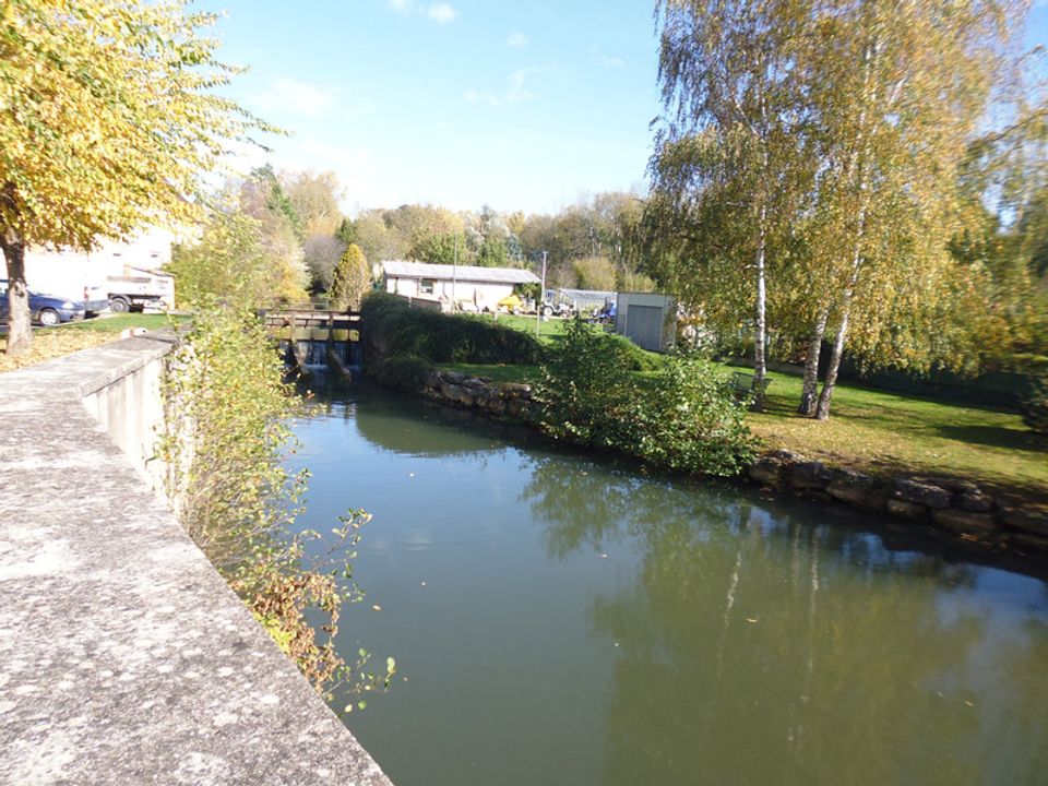 Byhus i Saint-Florentin, Yonne - foto 1