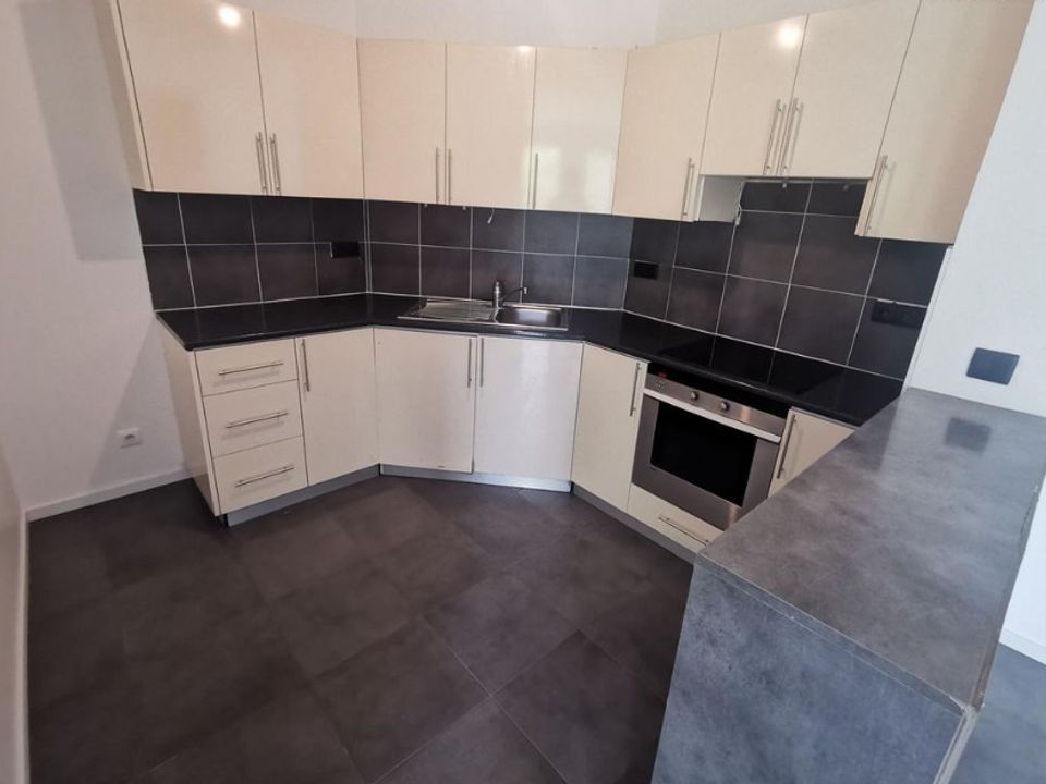 Apartment in Pontault-Combault, Seine-et-Marne - photo 3