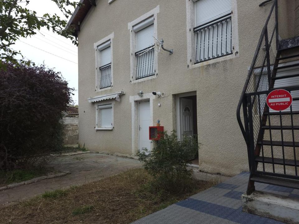 Villa en Villeurbanne, Rhone - foto 1