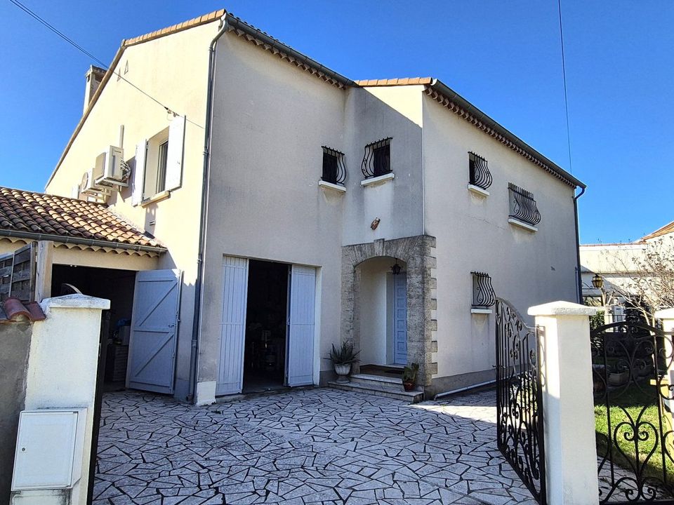 Villa en Arles, Bouches-du-Rhone - foto 1