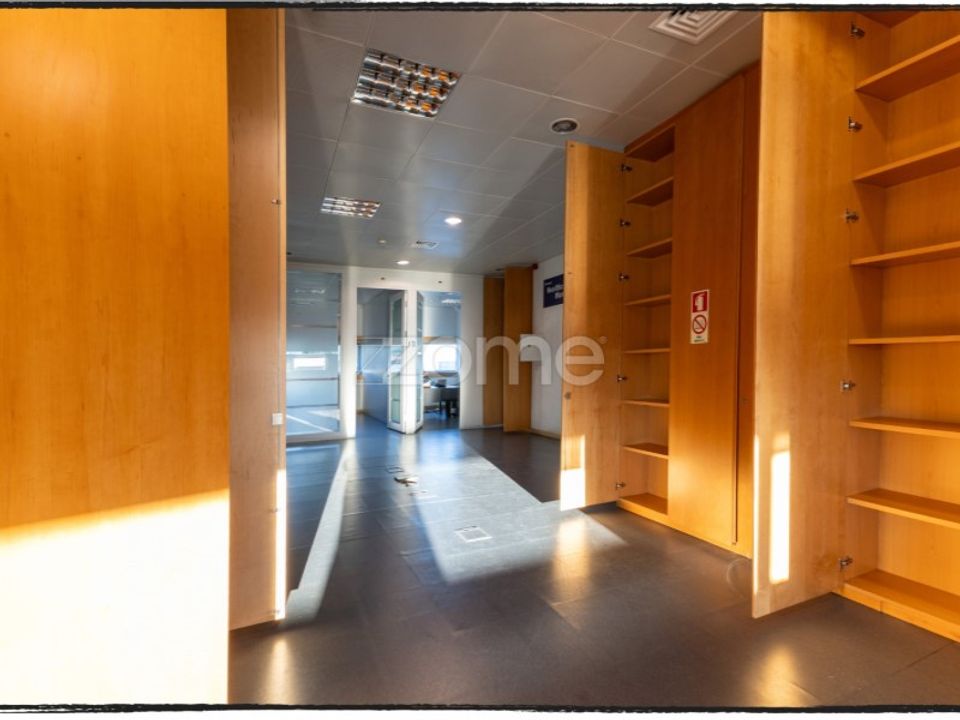 Commercial property in Rio de Mouro-Estacao, Lisbon - photo 3