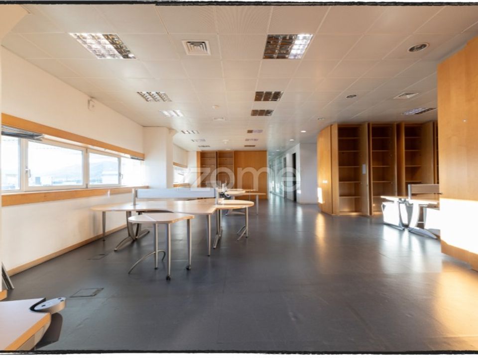 Commercial property in Rio de Mouro-Estacao, Lisbon - photo 4