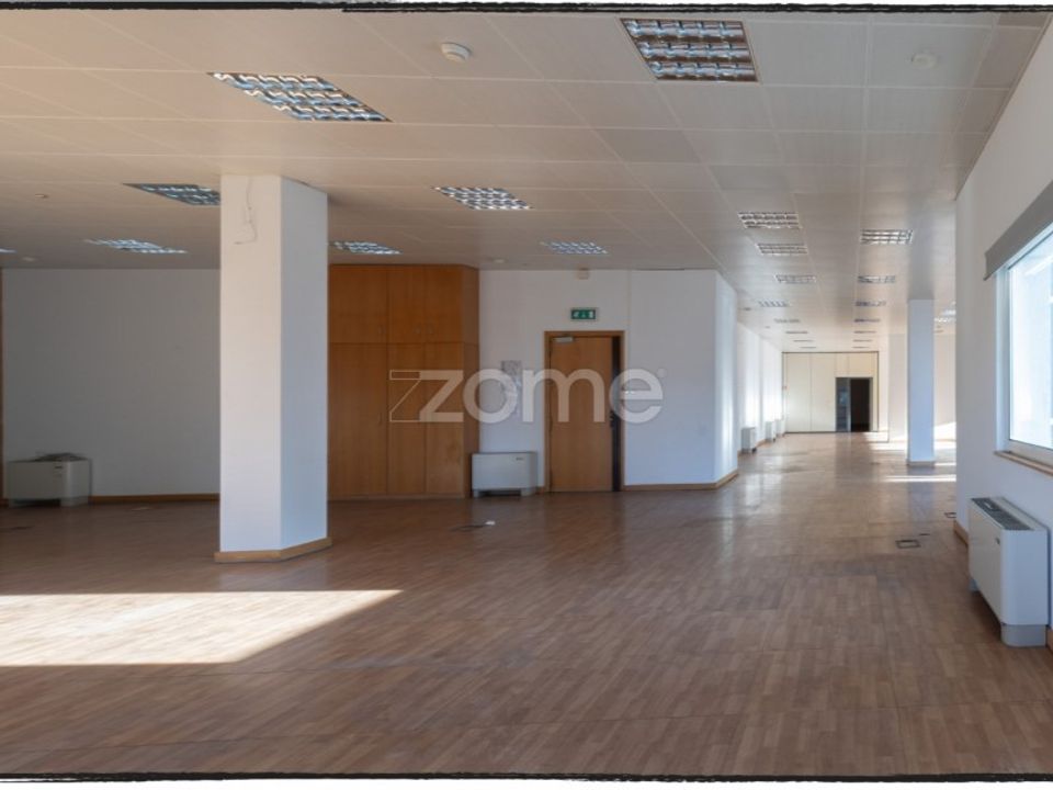 Commercial property in Rio de Mouro-Estacao, Lisbon - photo 3