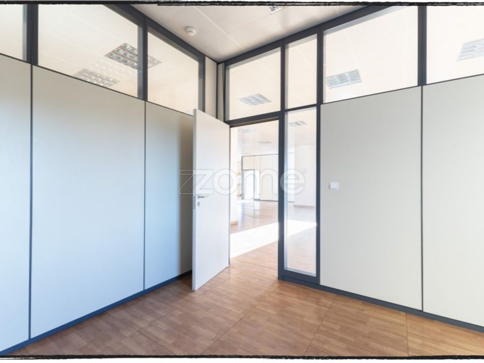 Commercial property in Rio de Mouro-Estacao, Lisbon - photo 4