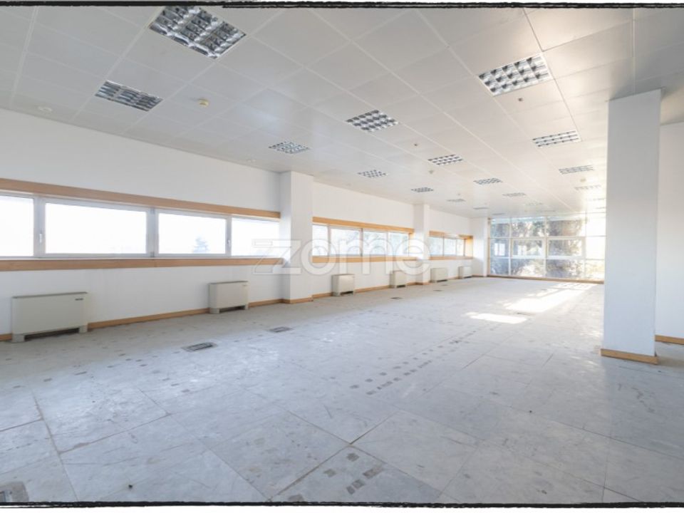 Commercial property in Rio de Mouro-Estacao, Lisbon - photo 3