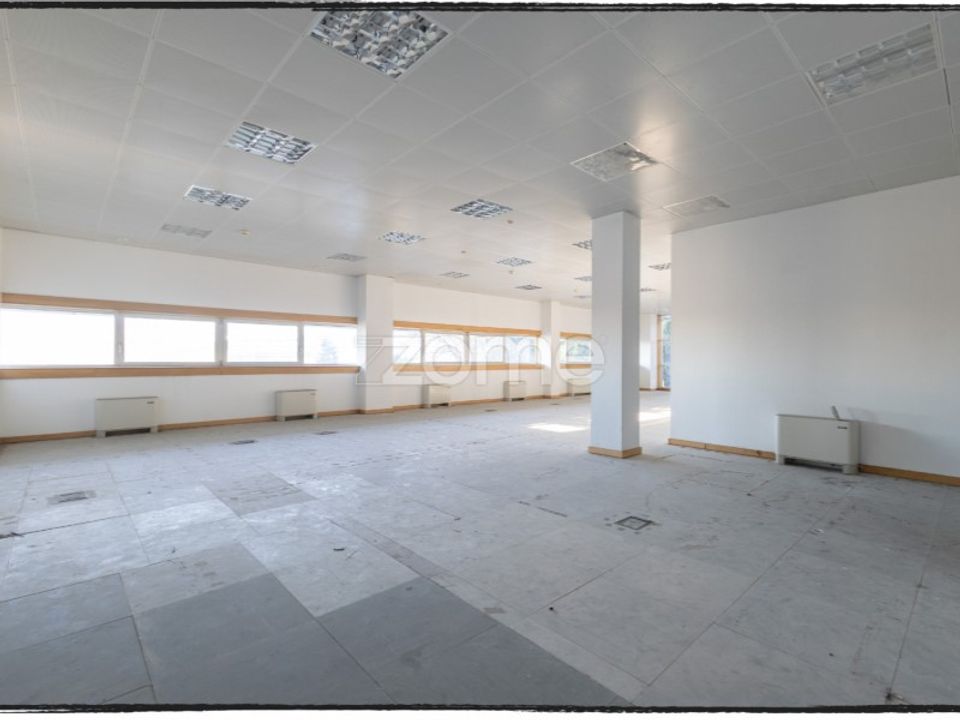 Commercial property in Rio de Mouro-Estacao, Lisbon - photo 4