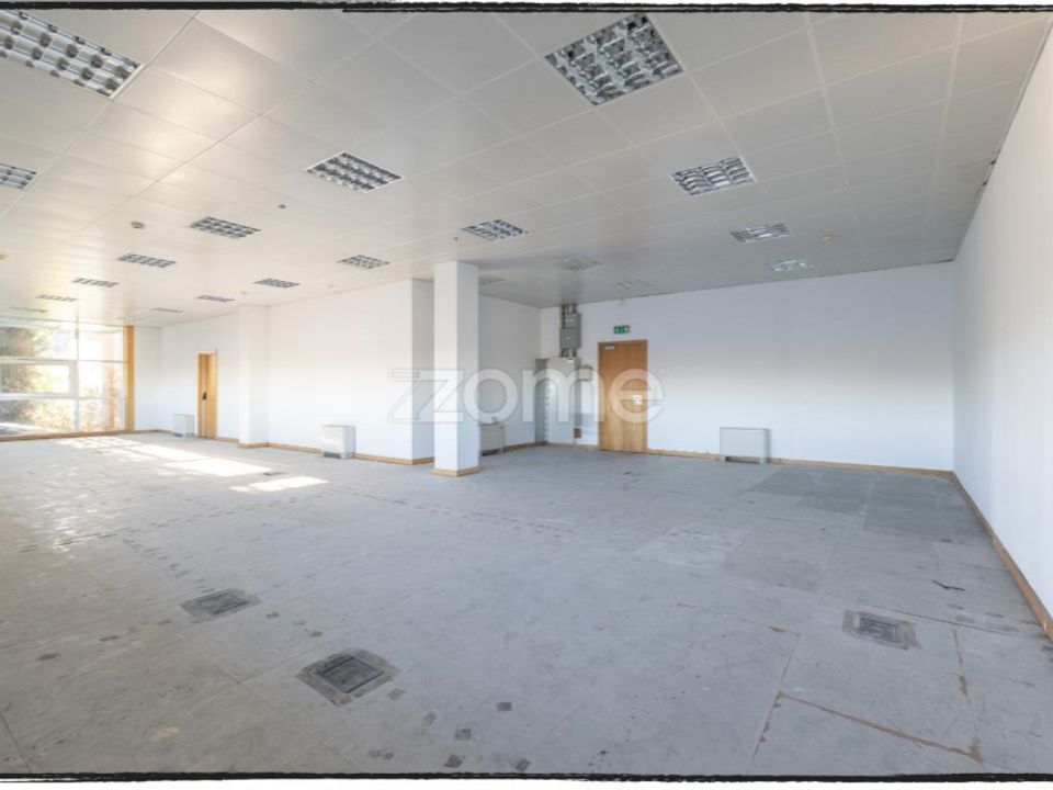 Commercial property in Rio de Mouro-Estacao, Lisbon - photo 5