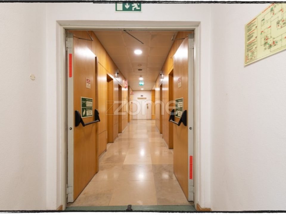 Commercial property in Rio de Mouro-Estacao, Lisbon - photo 2