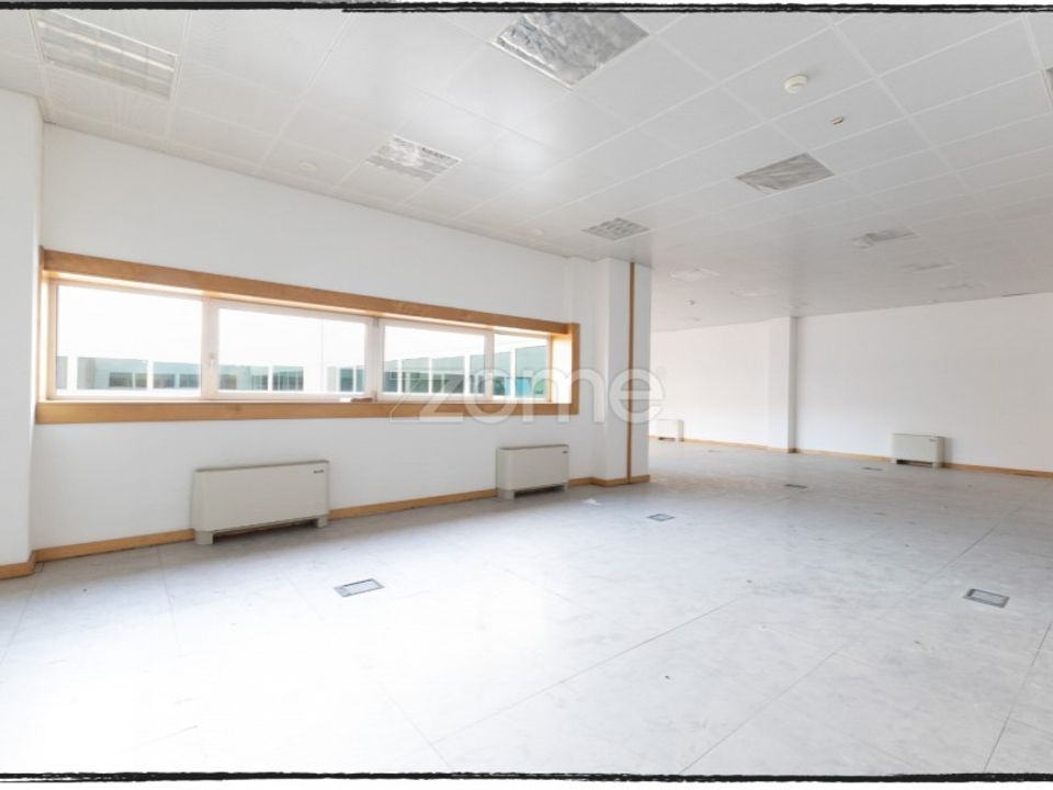 Commercial property in Rio de Mouro-Estacao, Lisbon - photo 4