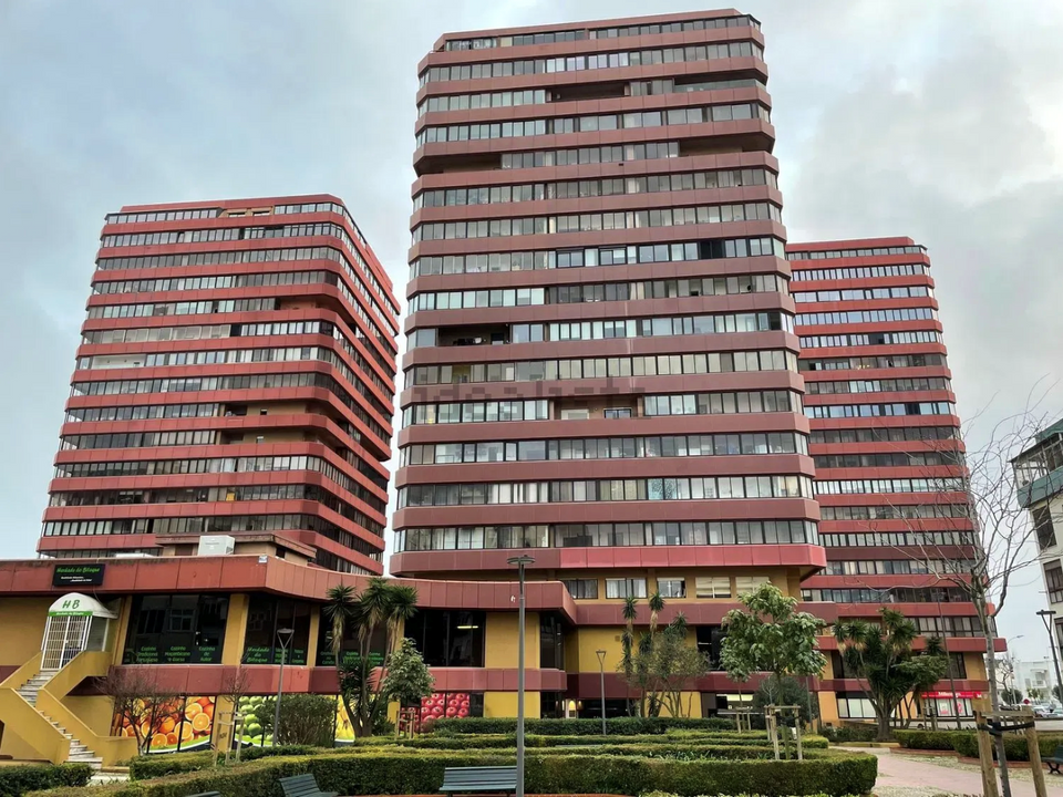 Erhvervsejendom i Alges, Lisbon - foto 1