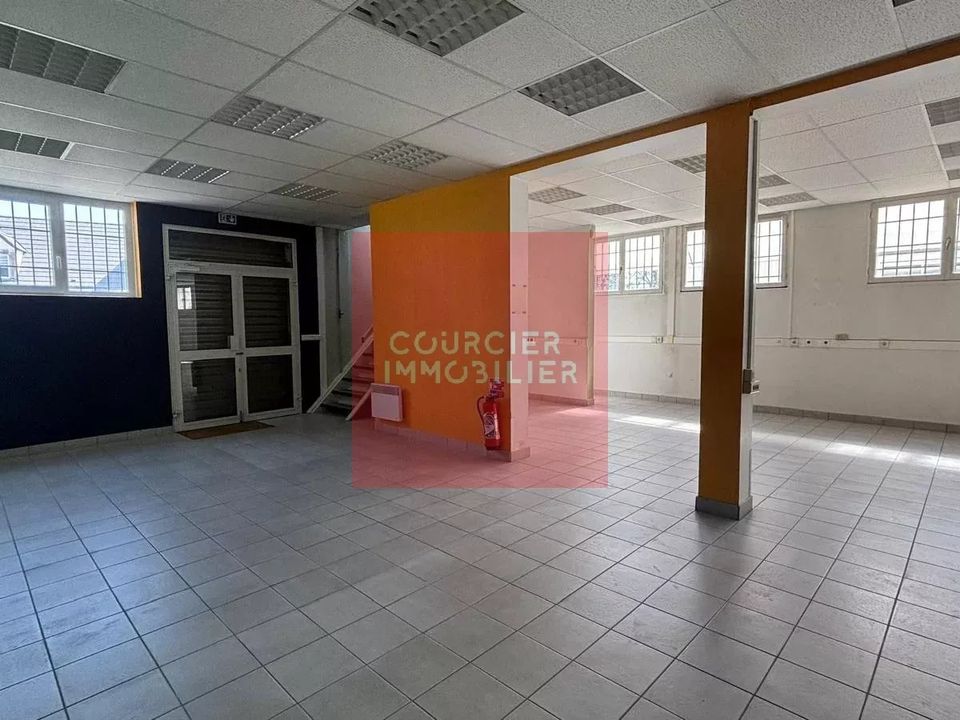 Erhvervsejendom i Le Mesnil-Saint-Denis, Yvelines - foto 3