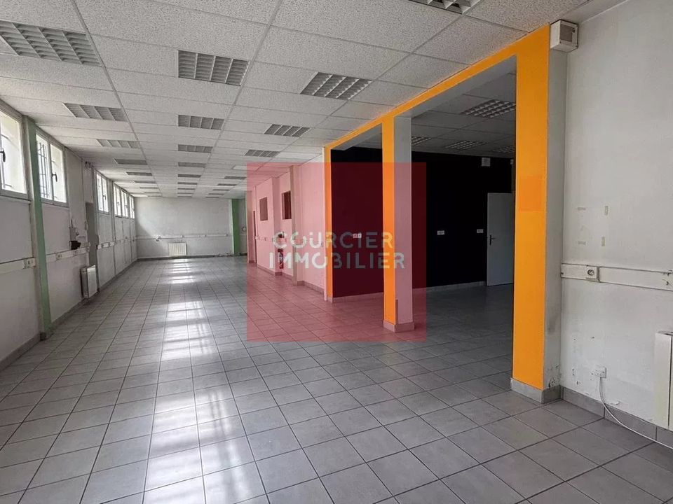 Erhvervsejendom i Le Mesnil-Saint-Denis, Yvelines - foto 4