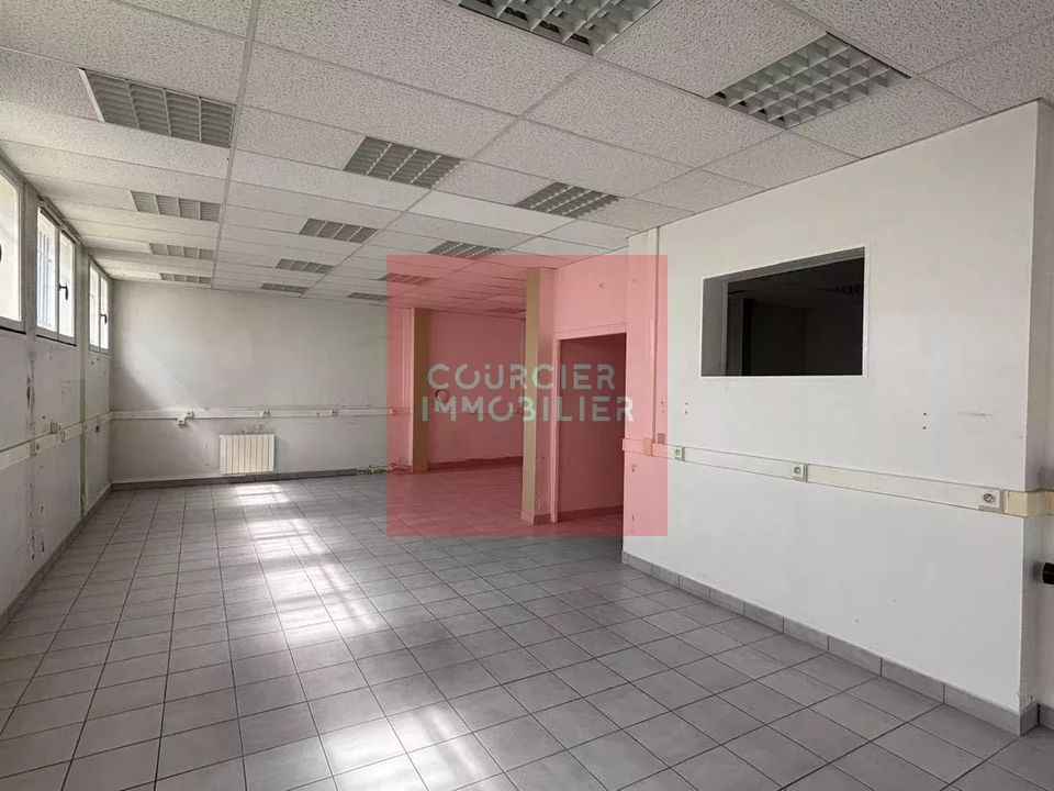 Erhvervsejendom i Le Mesnil-Saint-Denis, Yvelines - foto 5