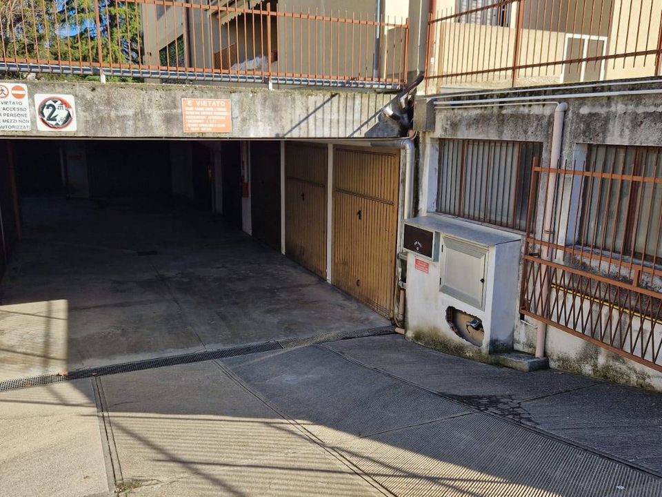 Parkeringsplass i Verderio, Lecco - bilde 2