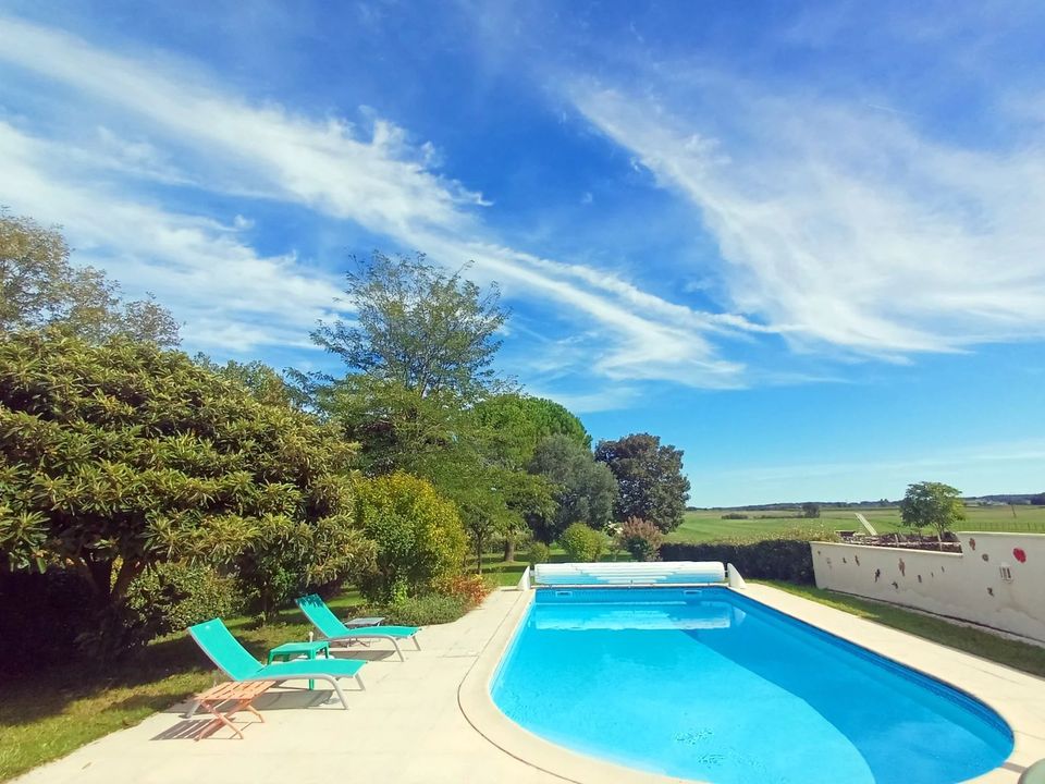 Casa de pueblo en Saint-Ciers-Du-Taillon, Charente-Maritime - foto 1