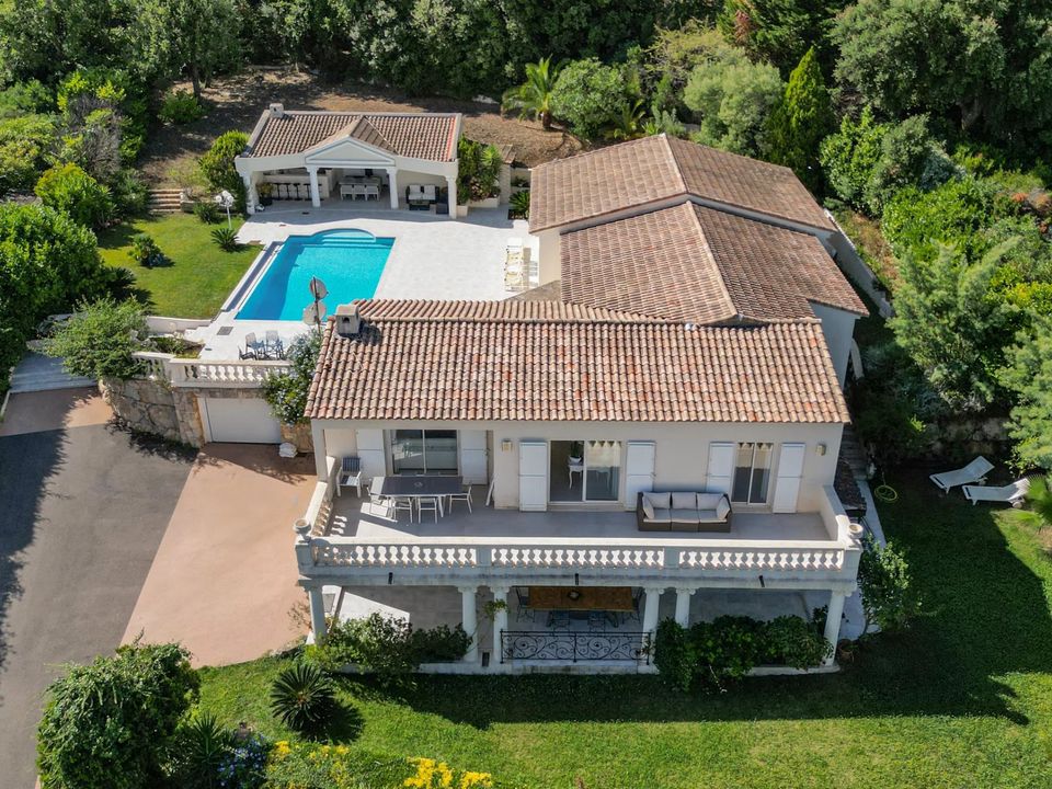 Villa en Vallauris, Alpes-Maritimes - foto 1