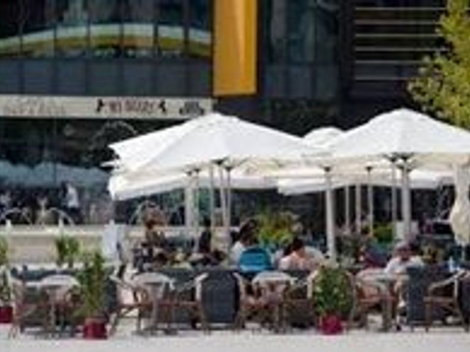Erhvervsejendom i Salon de Provence, Bouches-du-Rhone - foto 1