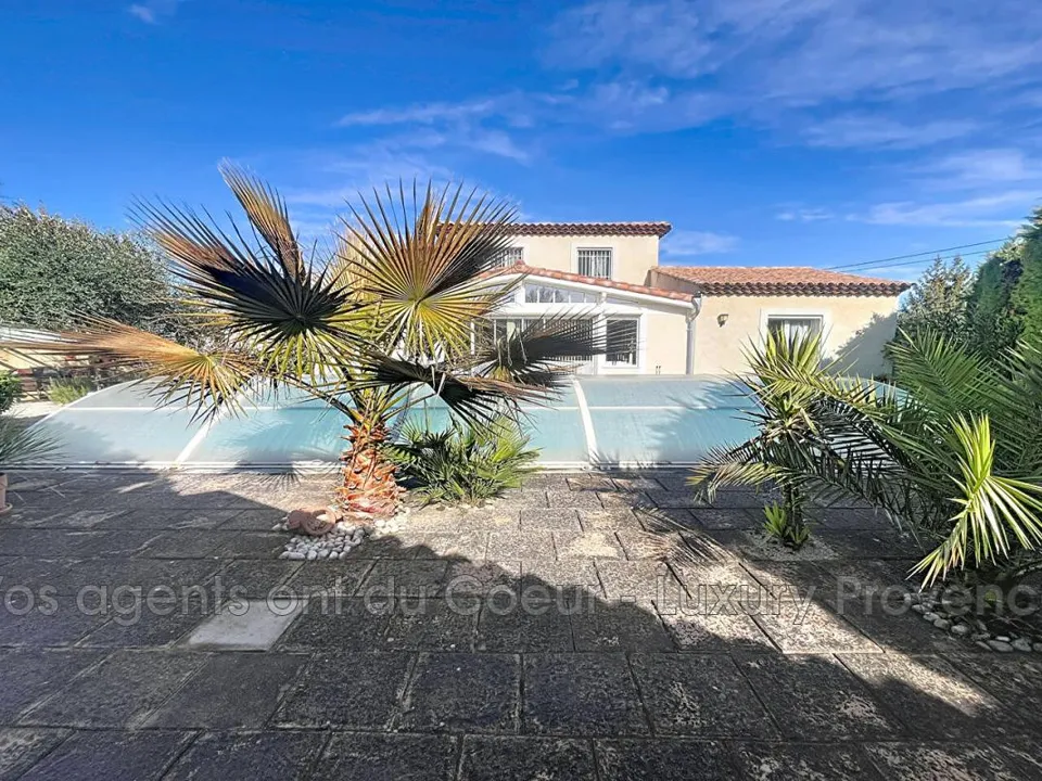 Villa i Gardanne, Bouches-du-Rhone - foto 1
