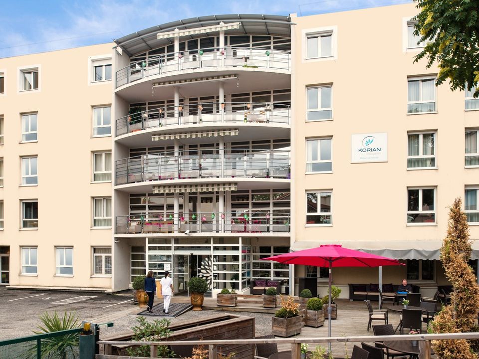 Erhvervsejendom i Saint-Etienne, Loire - foto 1