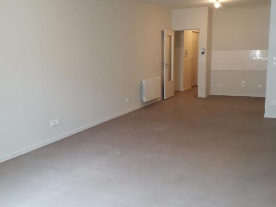 Apartment in Bourg-en-Bresse, Ain - photo 1