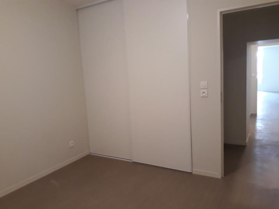 Apartment in Bourg-en-Bresse, Ain - photo 3