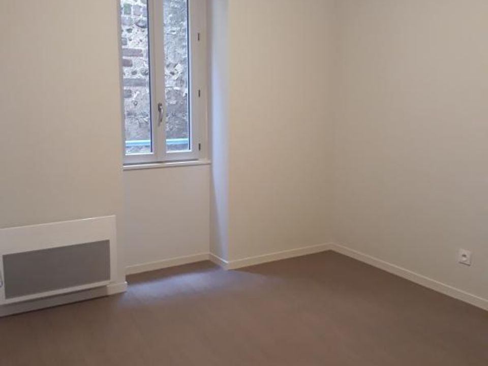 Apartment in Bourg-en-Bresse, Ain - photo 4