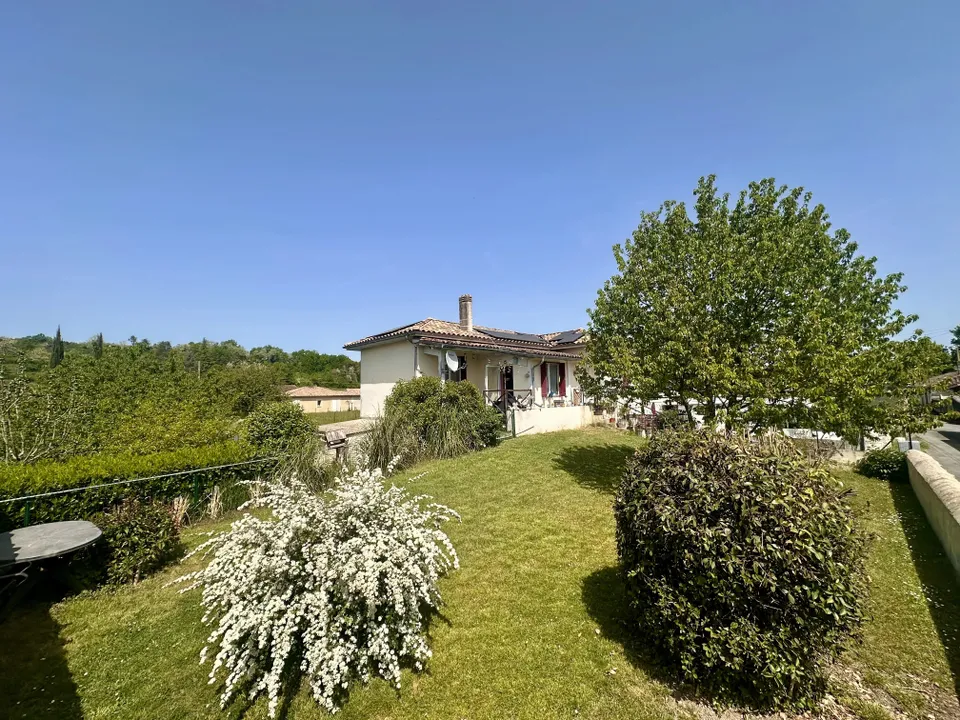 Landsbyhus i La Sauvetat-du-Dropt, Lot-et-Garonne - foto 1