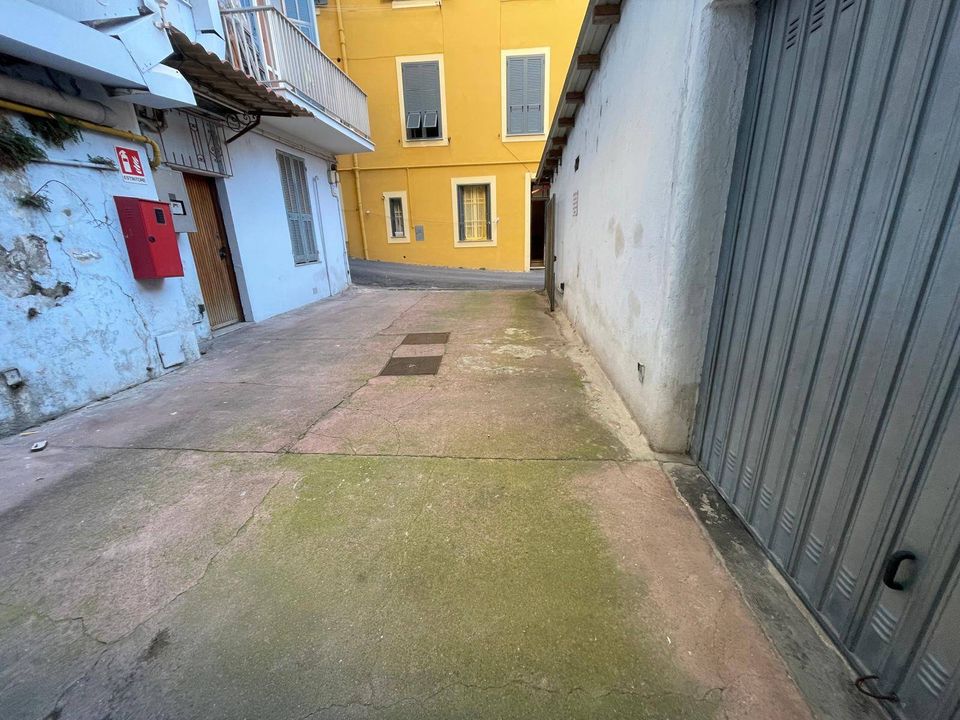Parkeringsplads i Ventimiglia, Imperia - foto 4